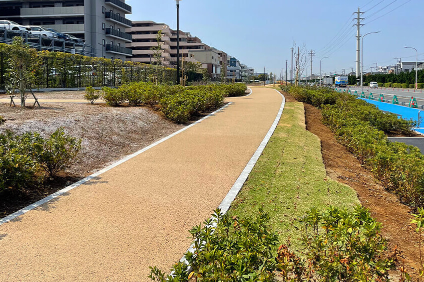 第二東京湾岸候補道路未利用地植栽工事完了の写真